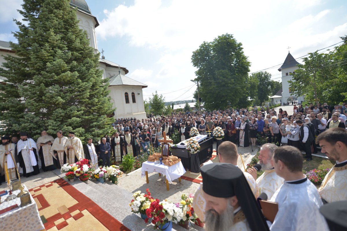 Mărturisitor al credinţei în vreme de prigoană şi dascăl al rugăciunii 16878