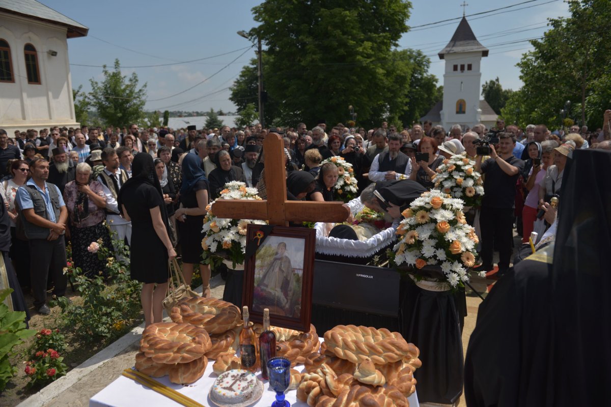 Mărturisitor al credinţei în vreme de prigoană şi dascăl al rugăciunii 16879