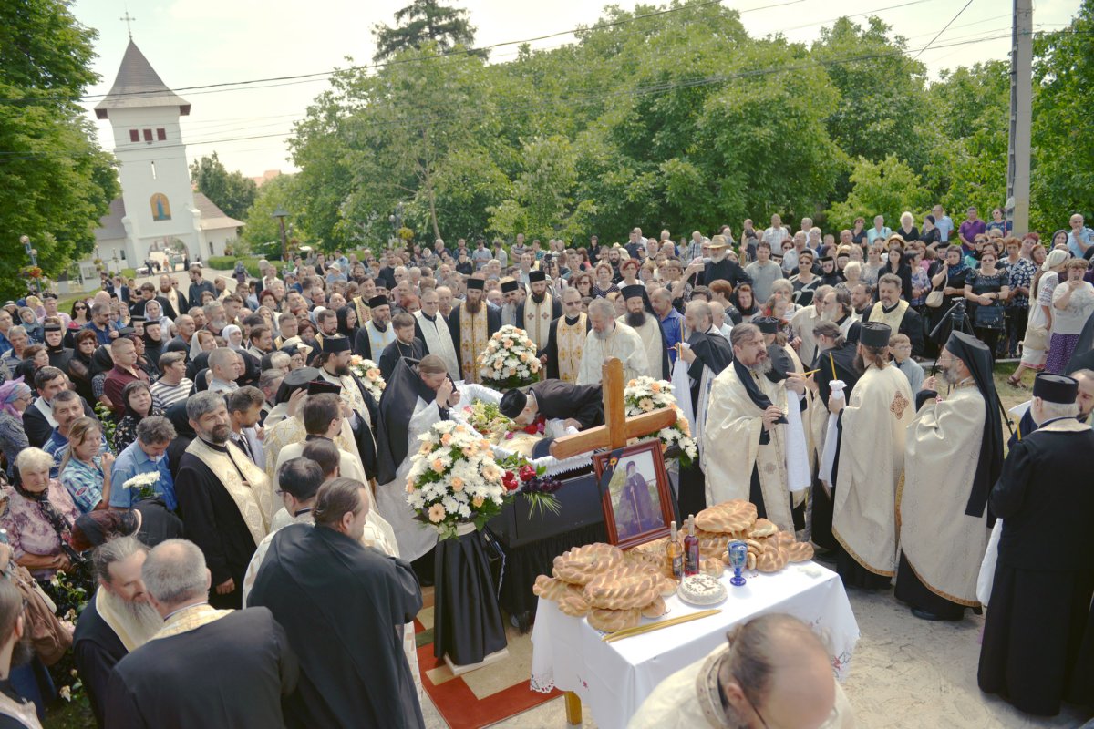 Mărturisitor al credinţei în vreme de prigoană şi dascăl al rugăciunii 16880