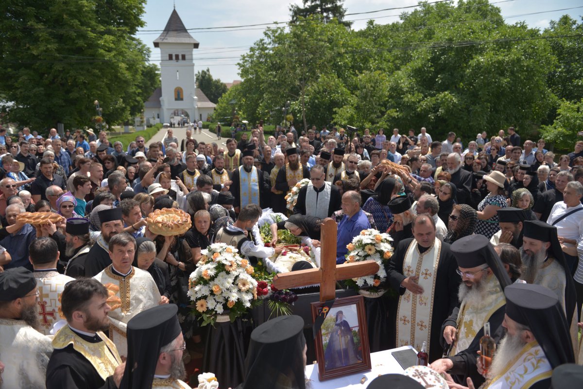 Mărturisitor al credinţei în vreme de prigoană şi dascăl al rugăciunii 16881