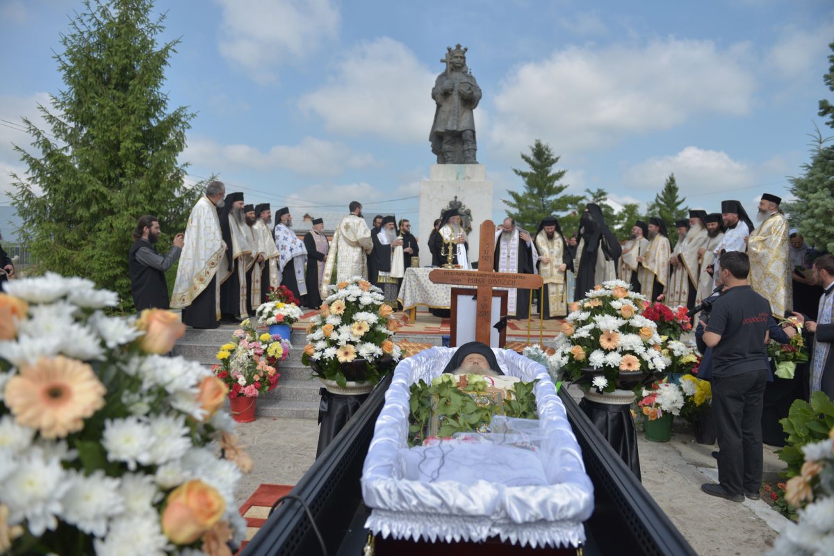 Mărturisitor al credinţei în vreme de prigoană şi dascăl al rugăciunii 16882