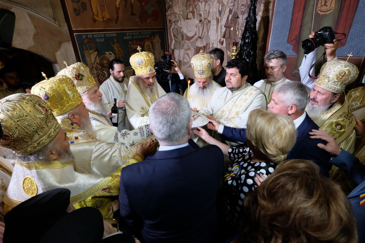 Patriarhul României a resfinţit biserica Mănăstirii Dealu 16870