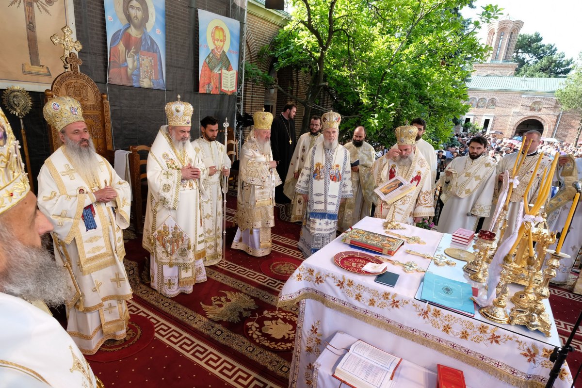 Patriarhul României a resfinţit biserica Mănăstirii Dealu 16871