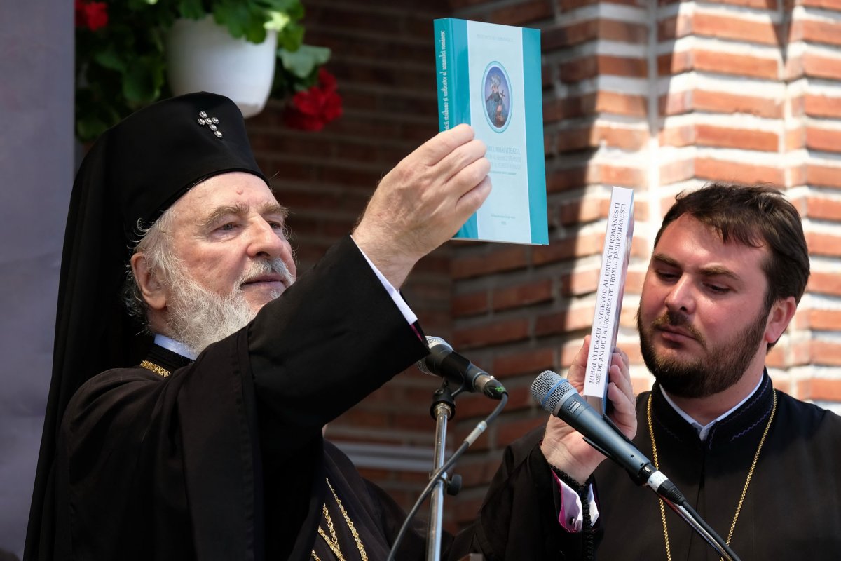 Patriarhul României a resfinţit biserica Mănăstirii Dealu 16872