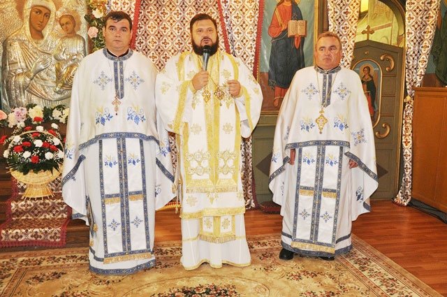 Hramuri şi târnosiri în Duminica Sfinților Români 16770