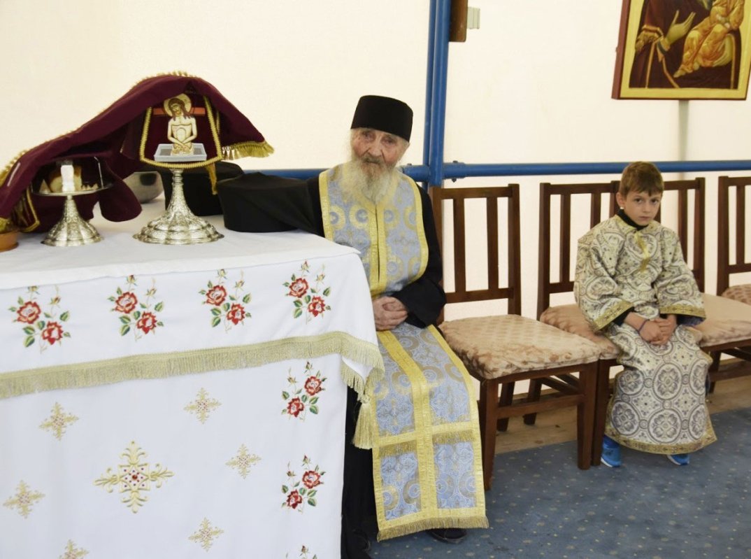 Hramuri şi târnosiri în Duminica Sfinților Români 16776