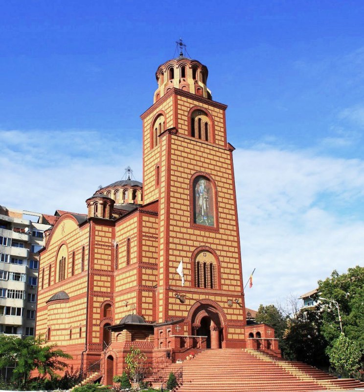 Hramuri şi târnosiri în Duminica Sfinților Români 16781