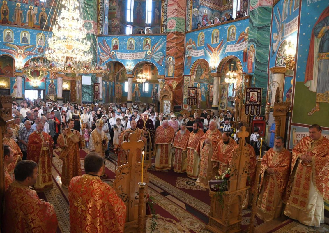 IPS Pimen: „Suntem un popor creştin şi jertfitor“ 16758