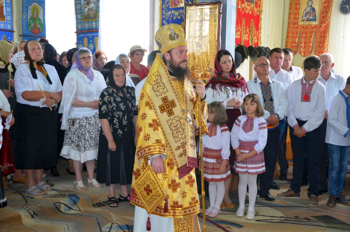 Slujbă arhierească la biserica din Gura Solcii 16762