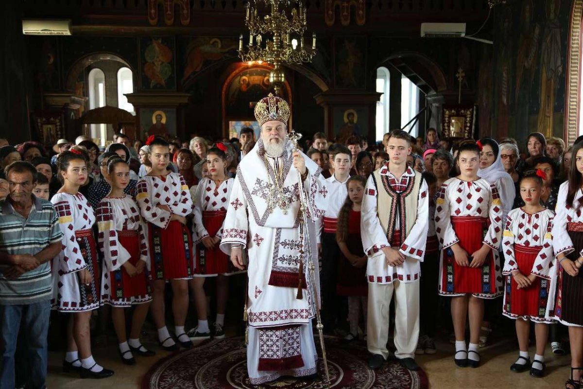 Slujiri arhierești la sărbătoarea Sfinților Români 16807