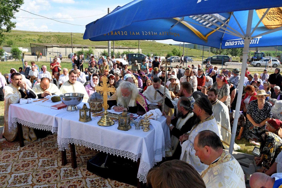 Rugăciuni arhiereşti în Parohia Ipatele 16672