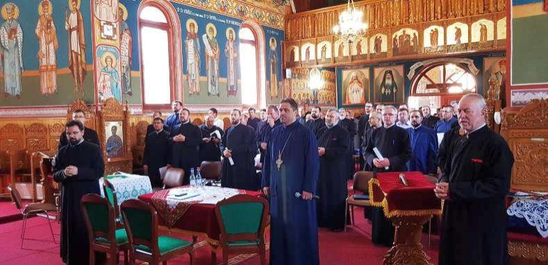 Întruniri preoţeşti în trei protopopiate ale Eparhiei Romanului şi Bacăului 16547