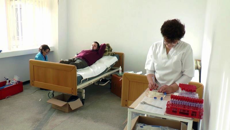 Preoţi şi credincioşi au donat sânge la Zărnești, județul Brașov 16555