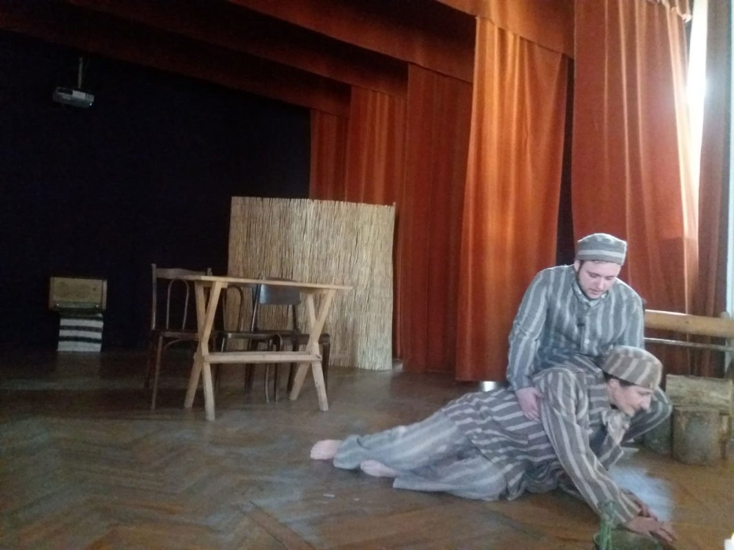 Spectacolul „Osânda cărţilor” la Colegiul „Gheorghe Lazăr” din Bucureşti 16592