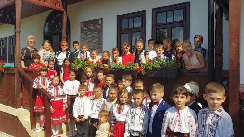 Serbare şcolară la Muzeul etnografic „Casa Vlădicăi“ 16481