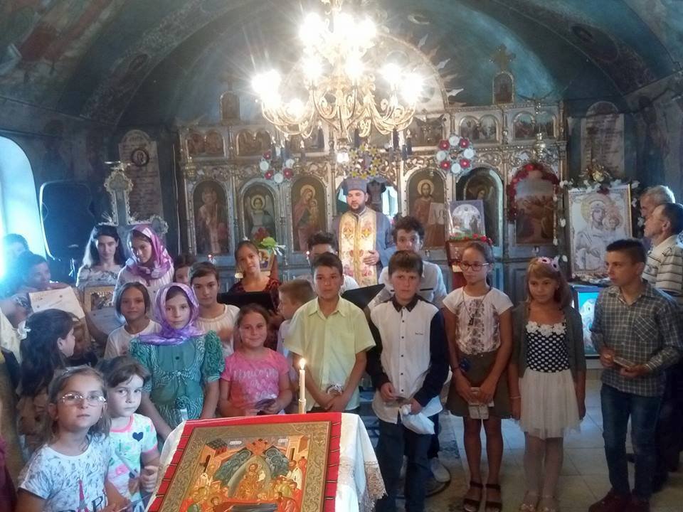 Viitor și speranță în parohia prahoveană Rotari 16754