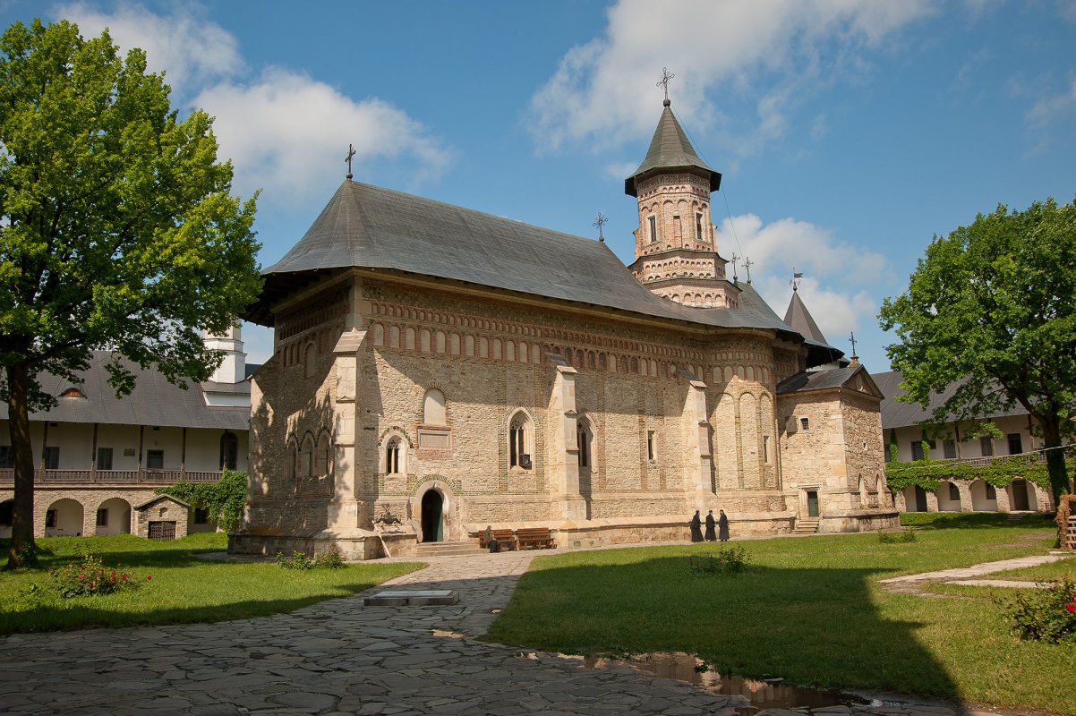 Mărturii despre frumusețile ascunse în sufletele şi zidurile unei comunități monahale 16451