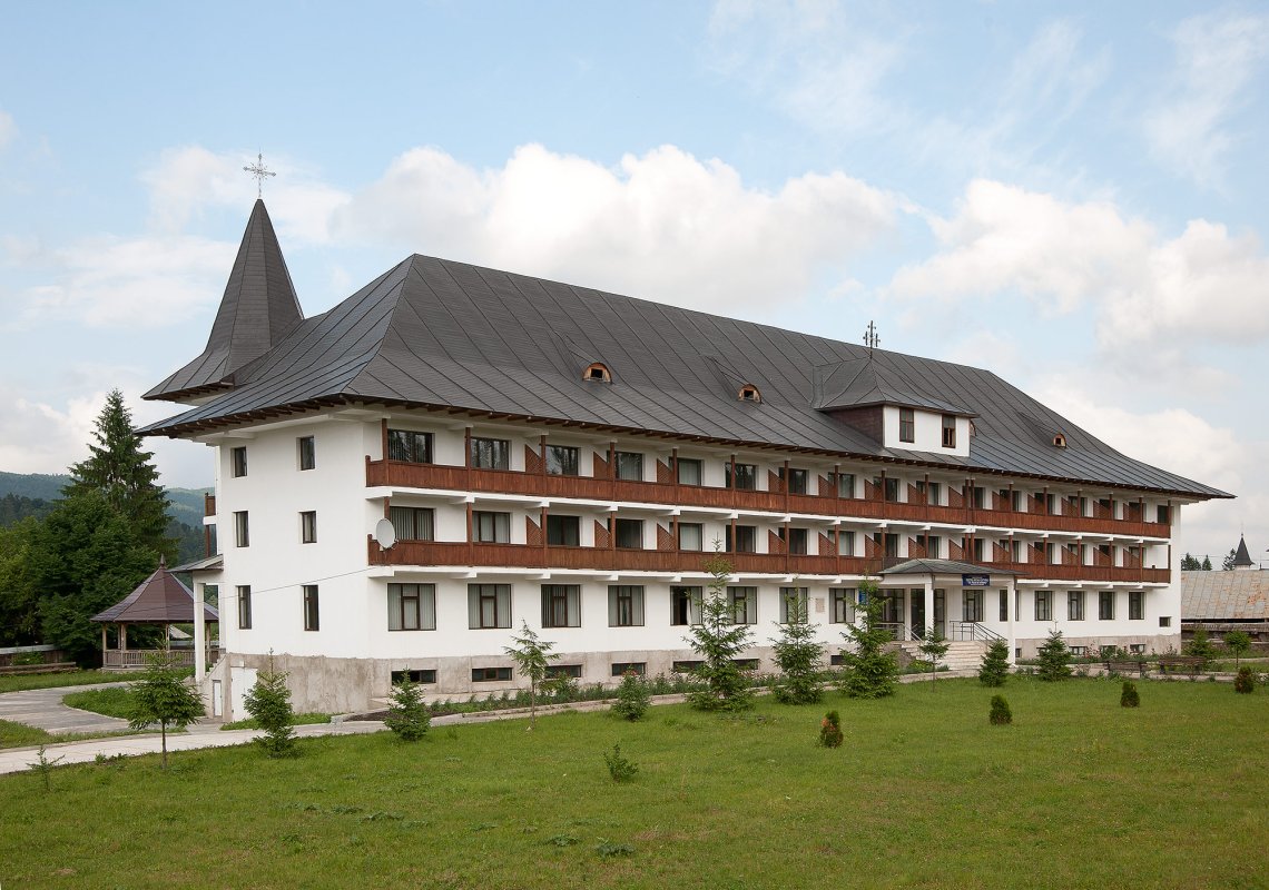 Mărturii despre frumusețile ascunse în sufletele şi zidurile unei comunități monahale 16457