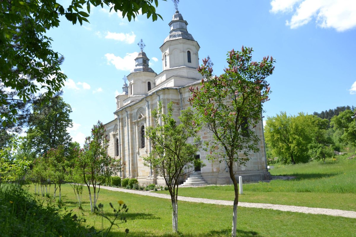 Muzeul Văii Cașinului, depozitar al veșniciei 16432