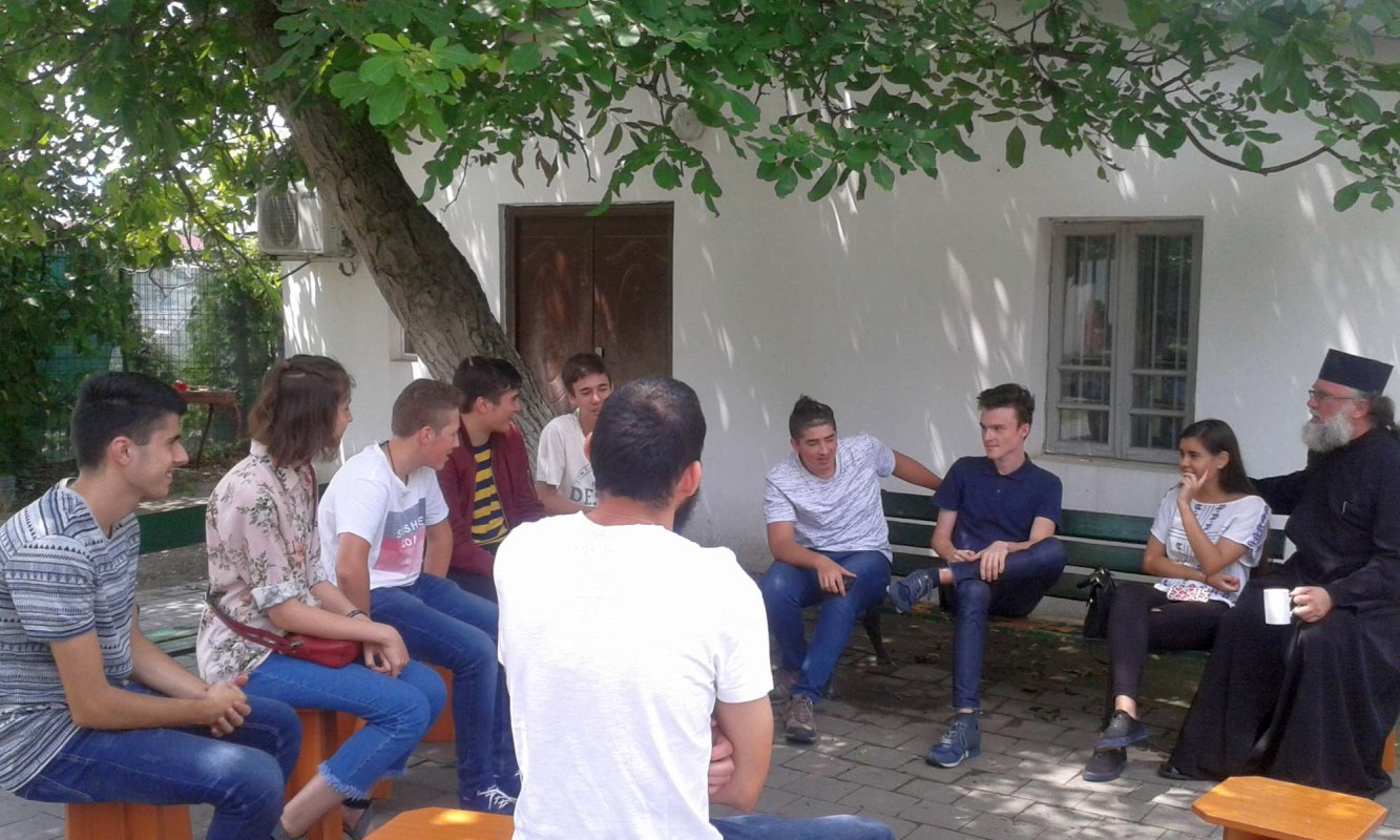 Activităţi catehetice şi filantropice în Parohia Brânduşa 16343