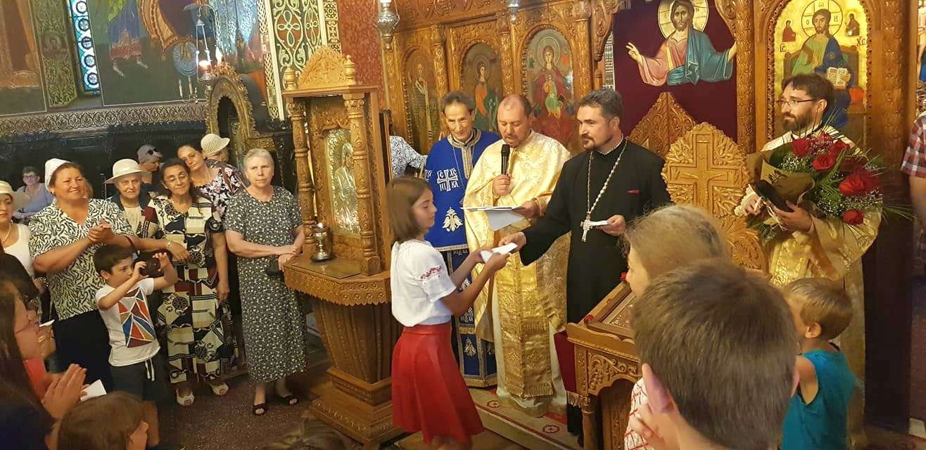 Elevi premiați de Parohia „Sfântul Gheorghe”-Griviţa  16371