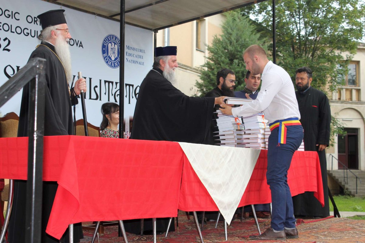 Sfârşit de an şcolar la Seminarul Teologic din Craiova 16338