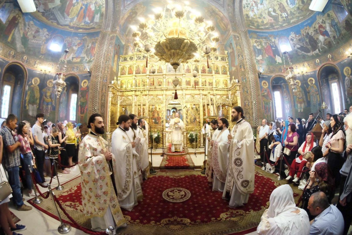 Slujiri arhierești în Capitală 16360