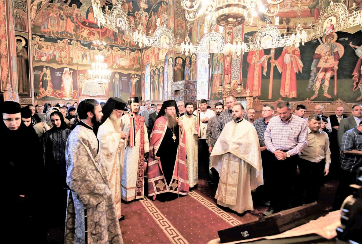 Slujiri arhierești în Duminica a 3-a după Rusalii 16347