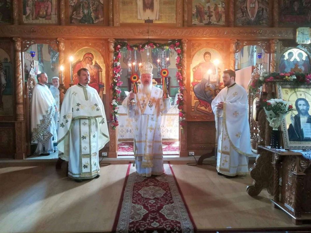 Slujiri arhierești în Duminica a 3-a după Rusalii 16350