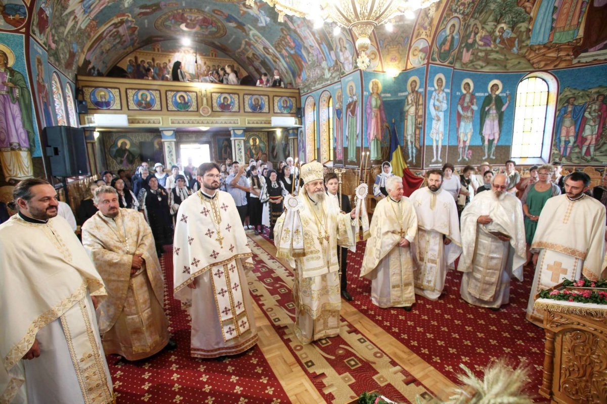 Slujiri arhierești în Duminica a 3-a după Rusalii 16353