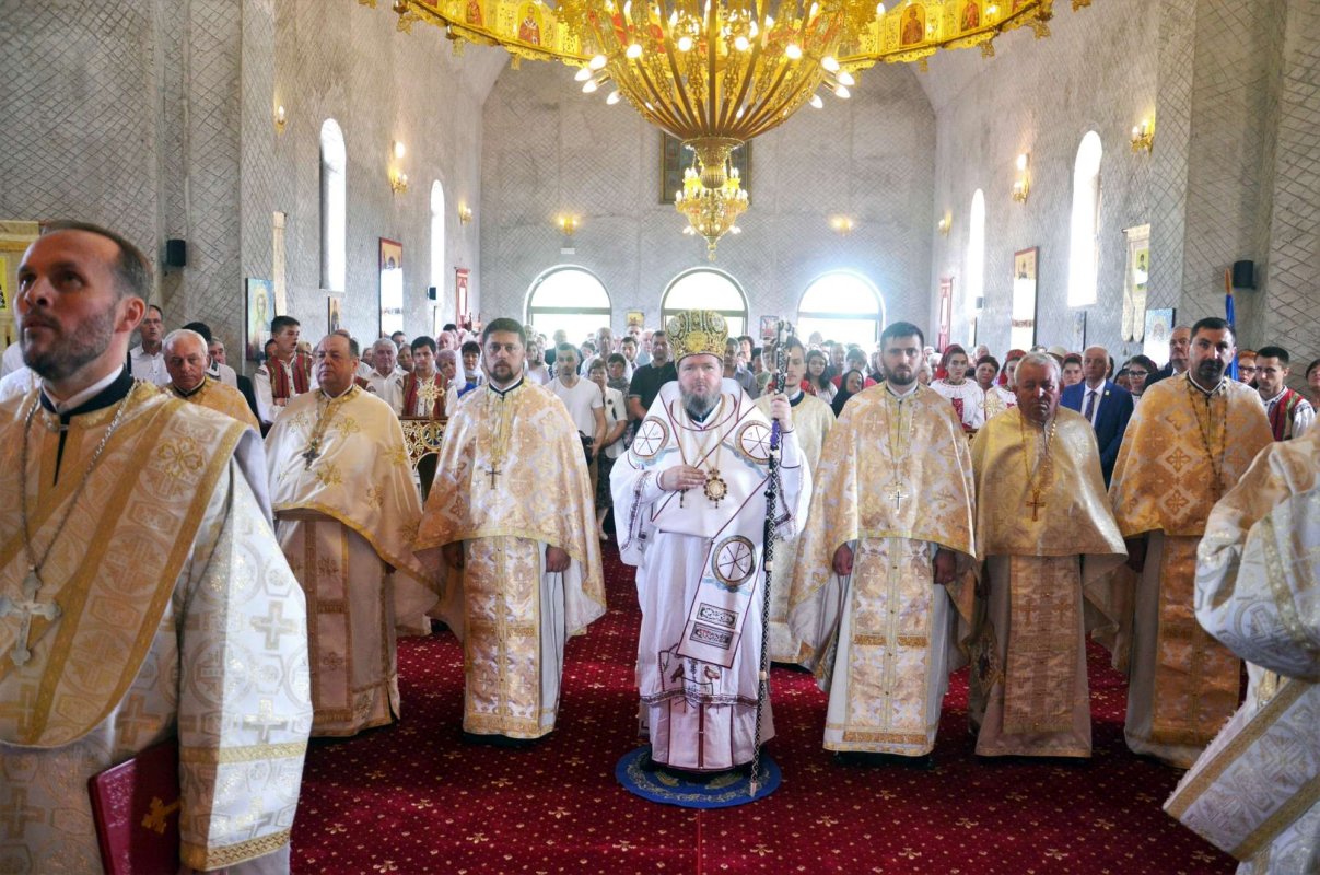 Slujiri arhierești în Duminica a 3-a după Rusalii 16354