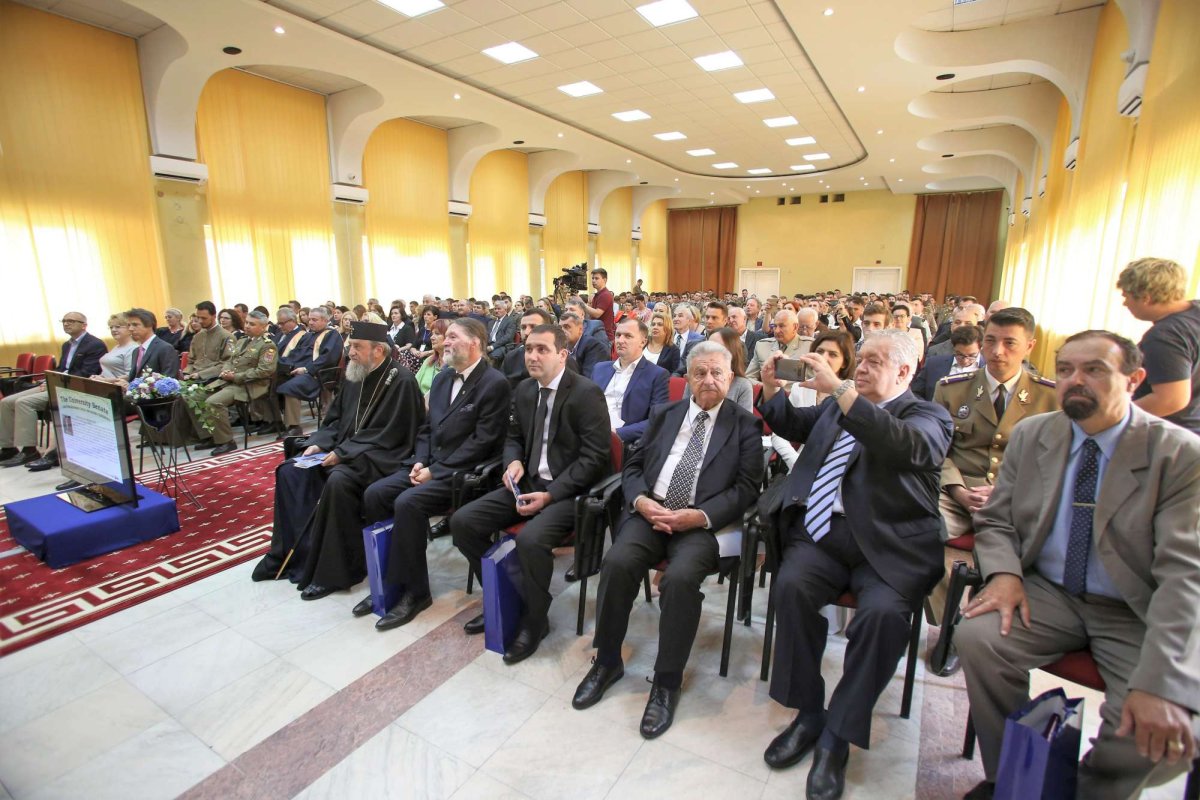 Ambasadorul Emil Hurezeanu, distins de Academia Forțelor Terestre din Sibiu 16238