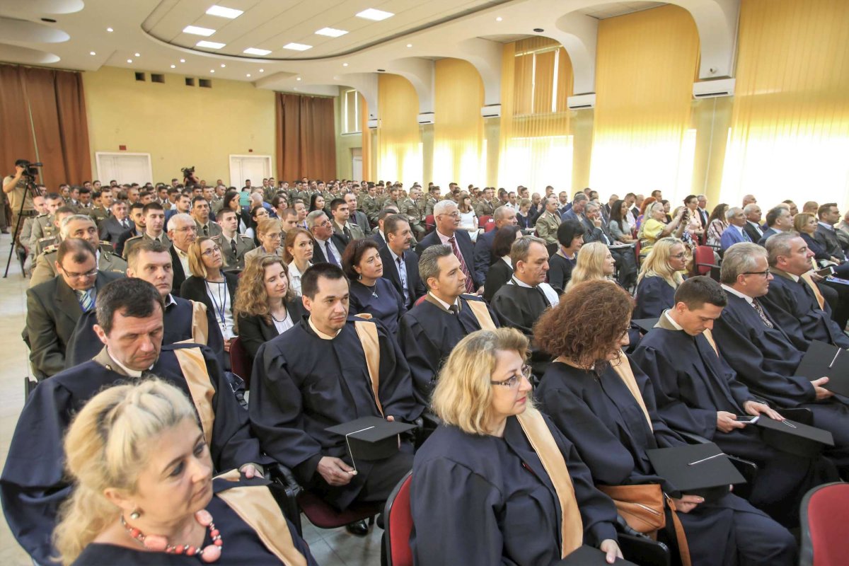 Ambasadorul Emil Hurezeanu, distins de Academia Forțelor Terestre din Sibiu 16239