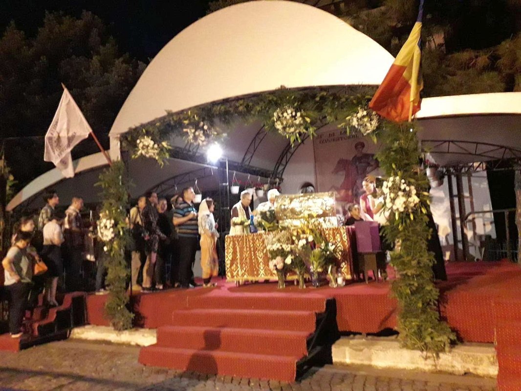 Brâul Maicii Domnului, spre închinare la Craiova 16225