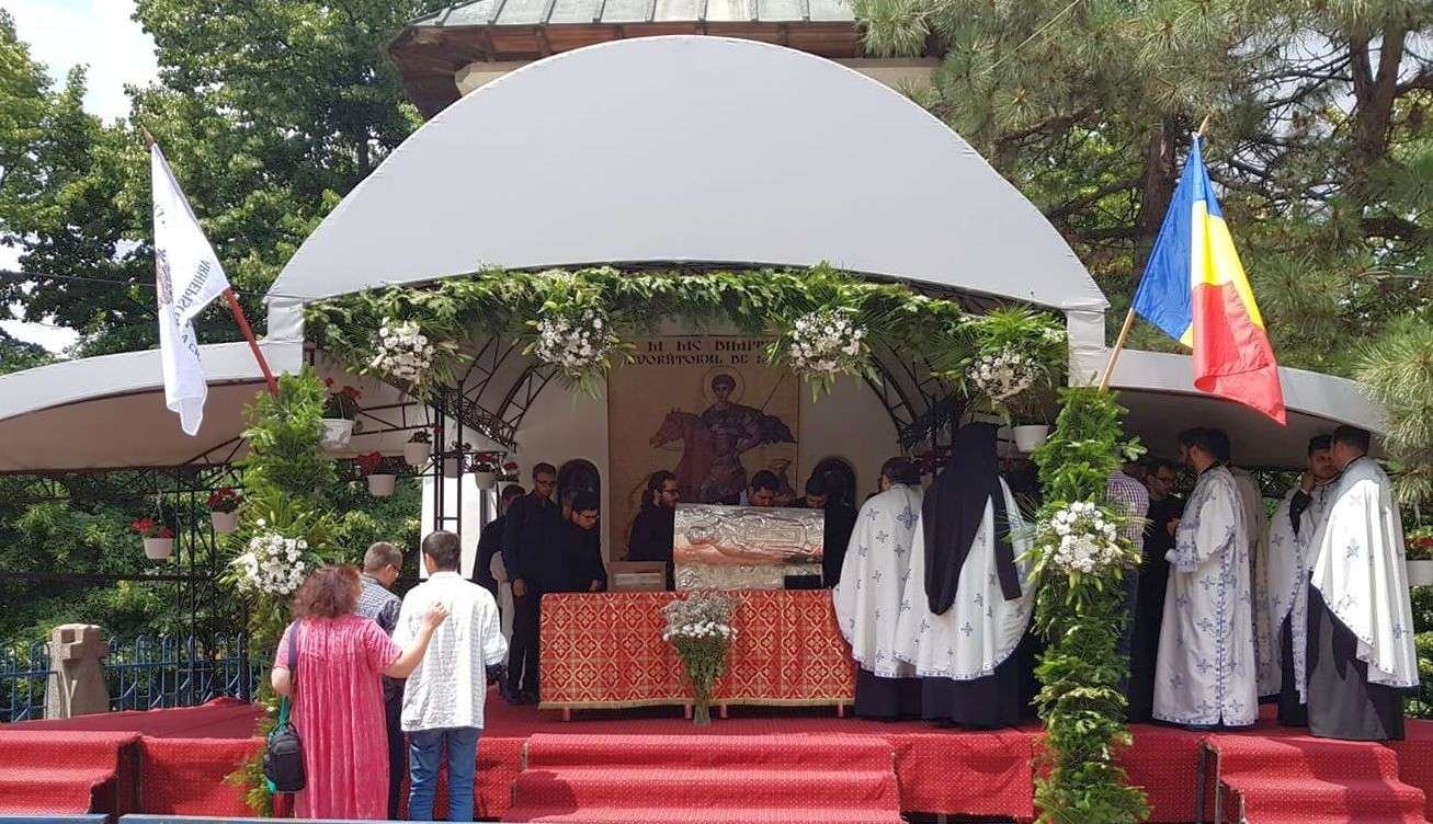 Brâul Maicii Domnului, spre închinare la Craiova 16226