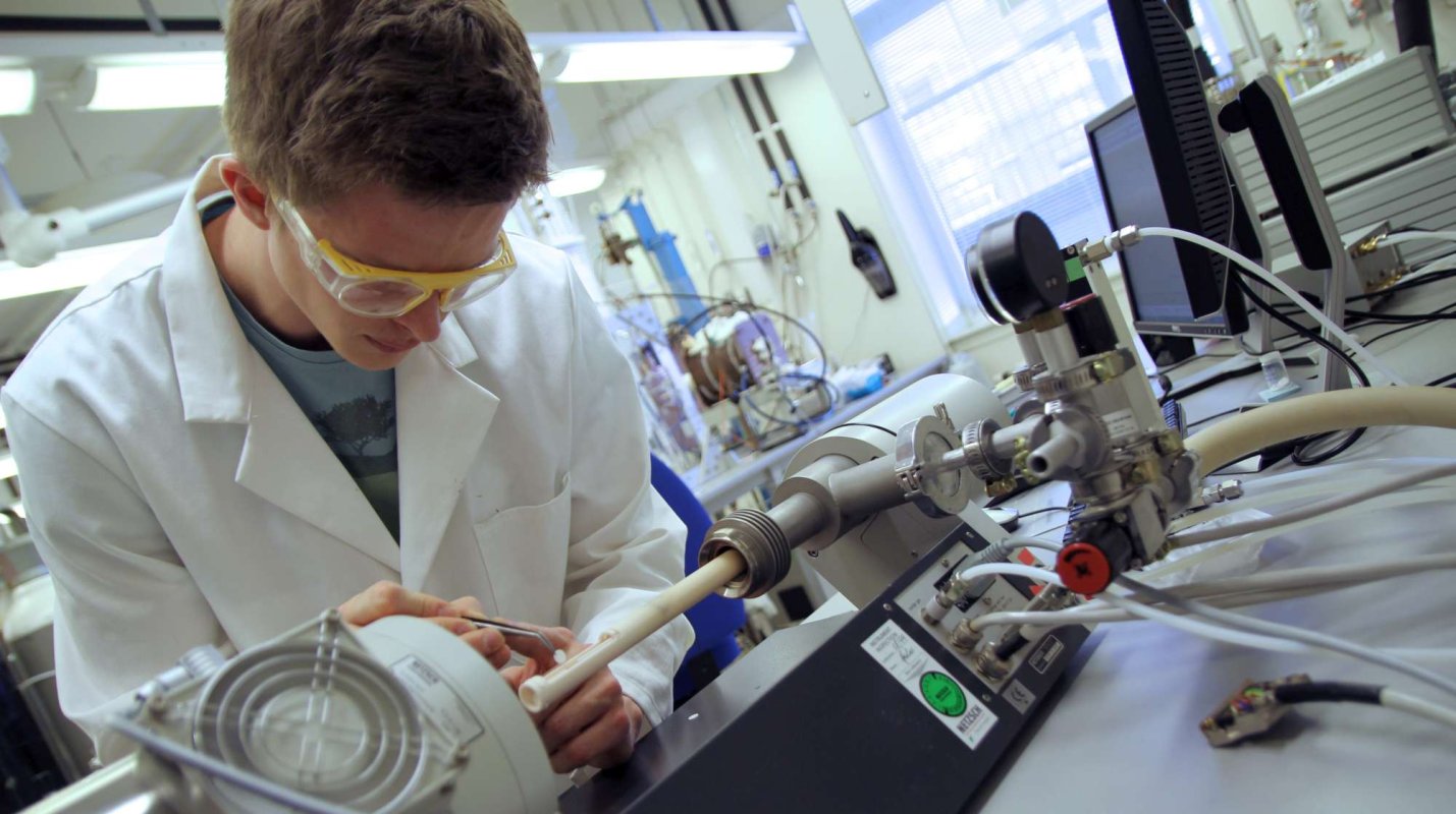 Este nevoie de cel puţin 300.000 de ingineri 16271