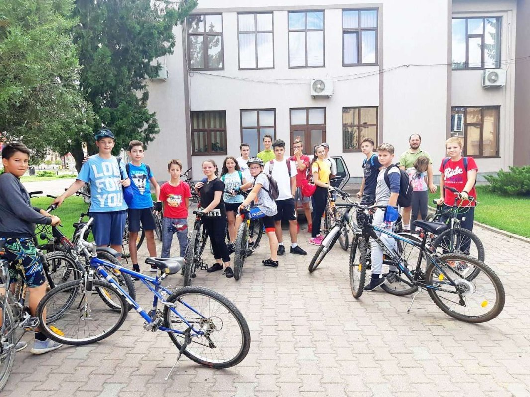 Excursie și jocuri pentru tinerii din Sebeș 16251