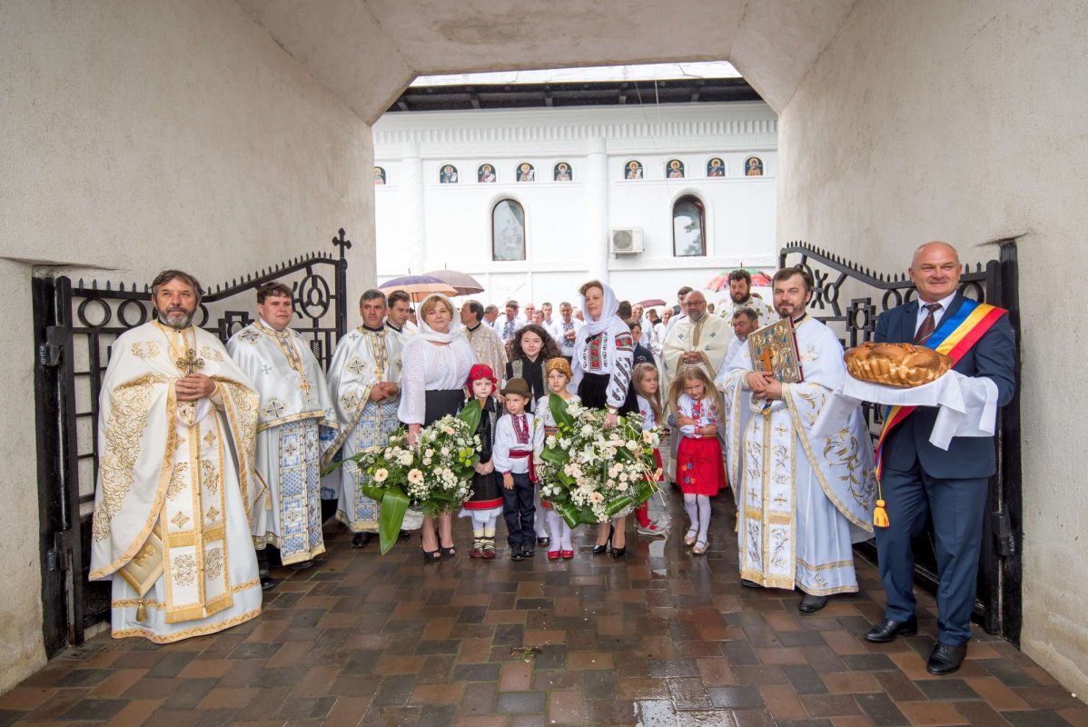 IPS Pimen: „Să ne îngrijim de hrana pentru trup, dar nu îngrijorându-ne“ 16203