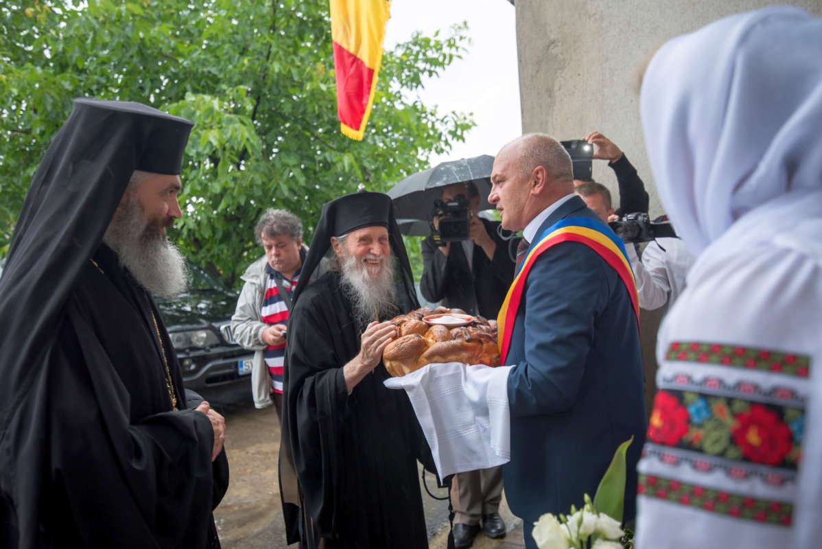 IPS Pimen: „Să ne îngrijim de hrana pentru trup, dar nu îngrijorându-ne“ 16204