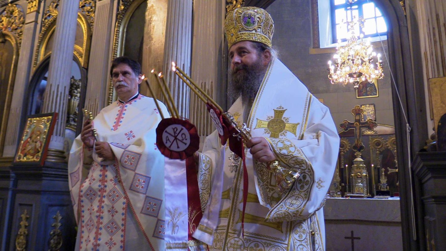 Slujiri arhierești la Giula, Ungaria 16261