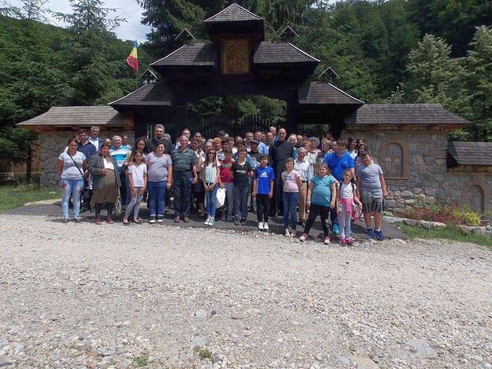 Activităţi pentru tineri în Arhiepiscopia Râmnicului 16149