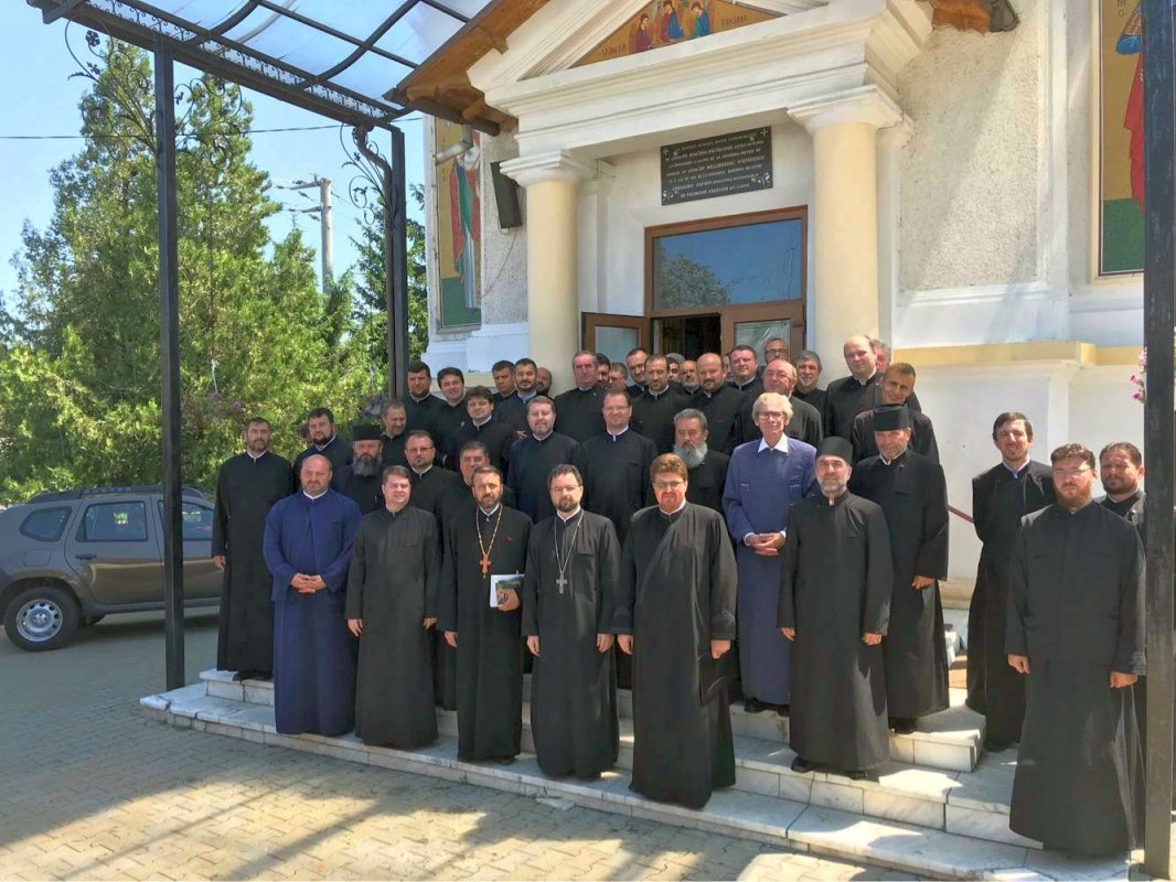Preoţii din Protopopiatul Sascut, în şedinţa lunară 16136