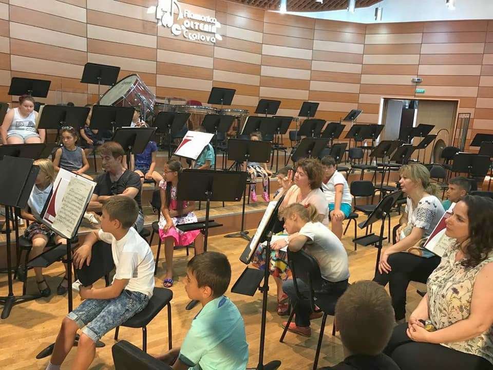 Activităţi pentru tineri în Arhiepiscopia Craiovei 16086