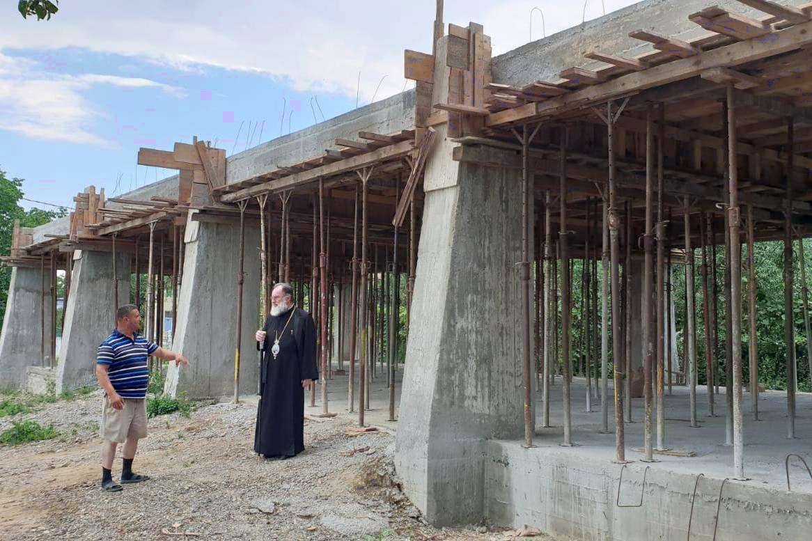 Prezenţă arhierească în Protopopiatul Roman 16072