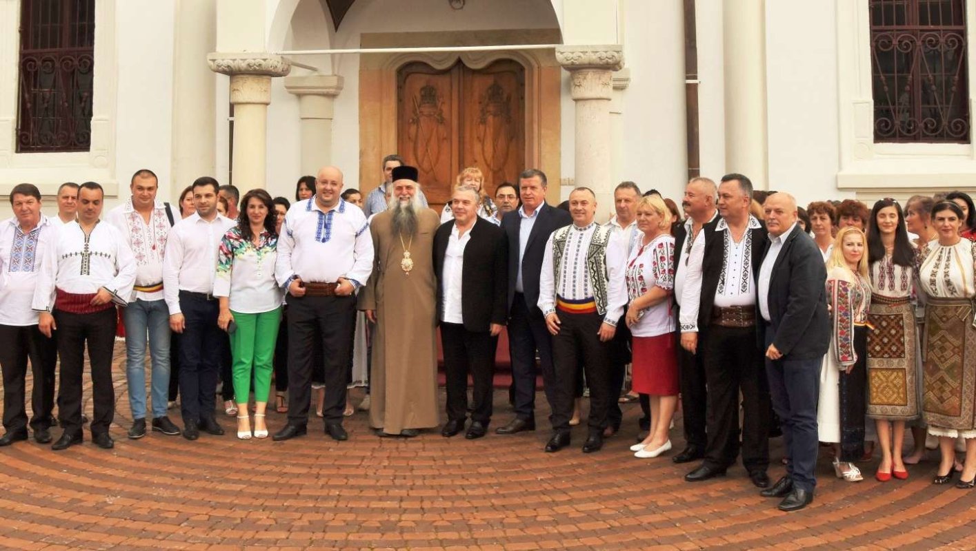 „Parada iei româneşti” la Râmnic, Hobiţa şi Târgu Jiu 16023