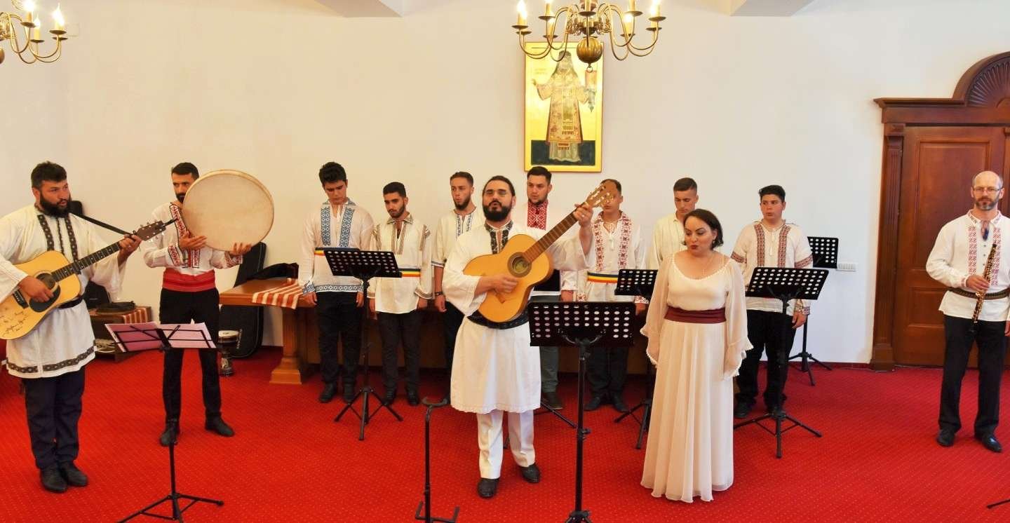 „Parada iei româneşti” la Râmnic, Hobiţa şi Târgu Jiu 16024