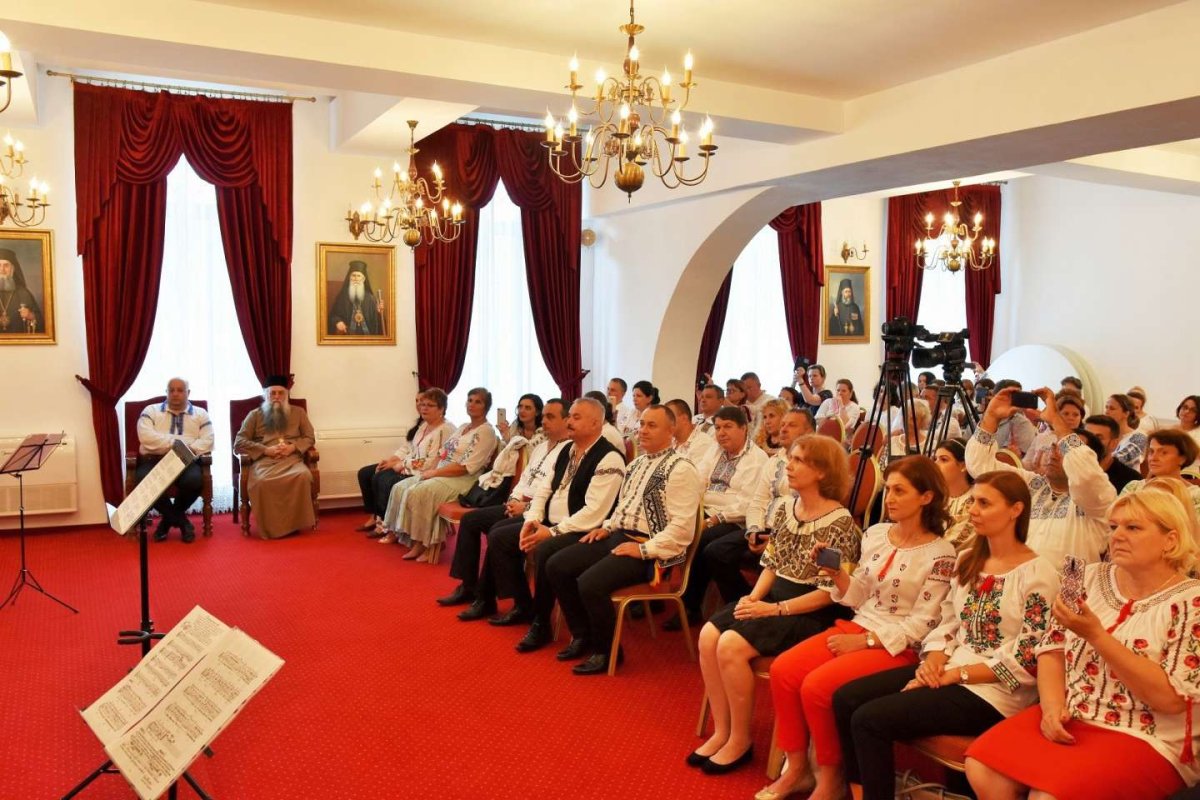 „Parada iei româneşti” la Râmnic, Hobiţa şi Târgu Jiu 16025