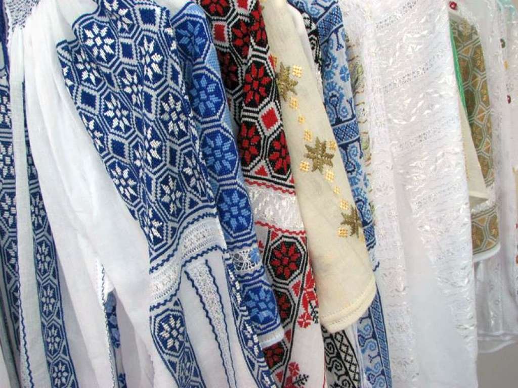 Românii îşi sărbătoresc ia  16070