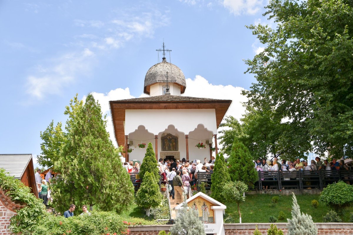 Biserica Bucur Ciobanul a fost resfințită 15989