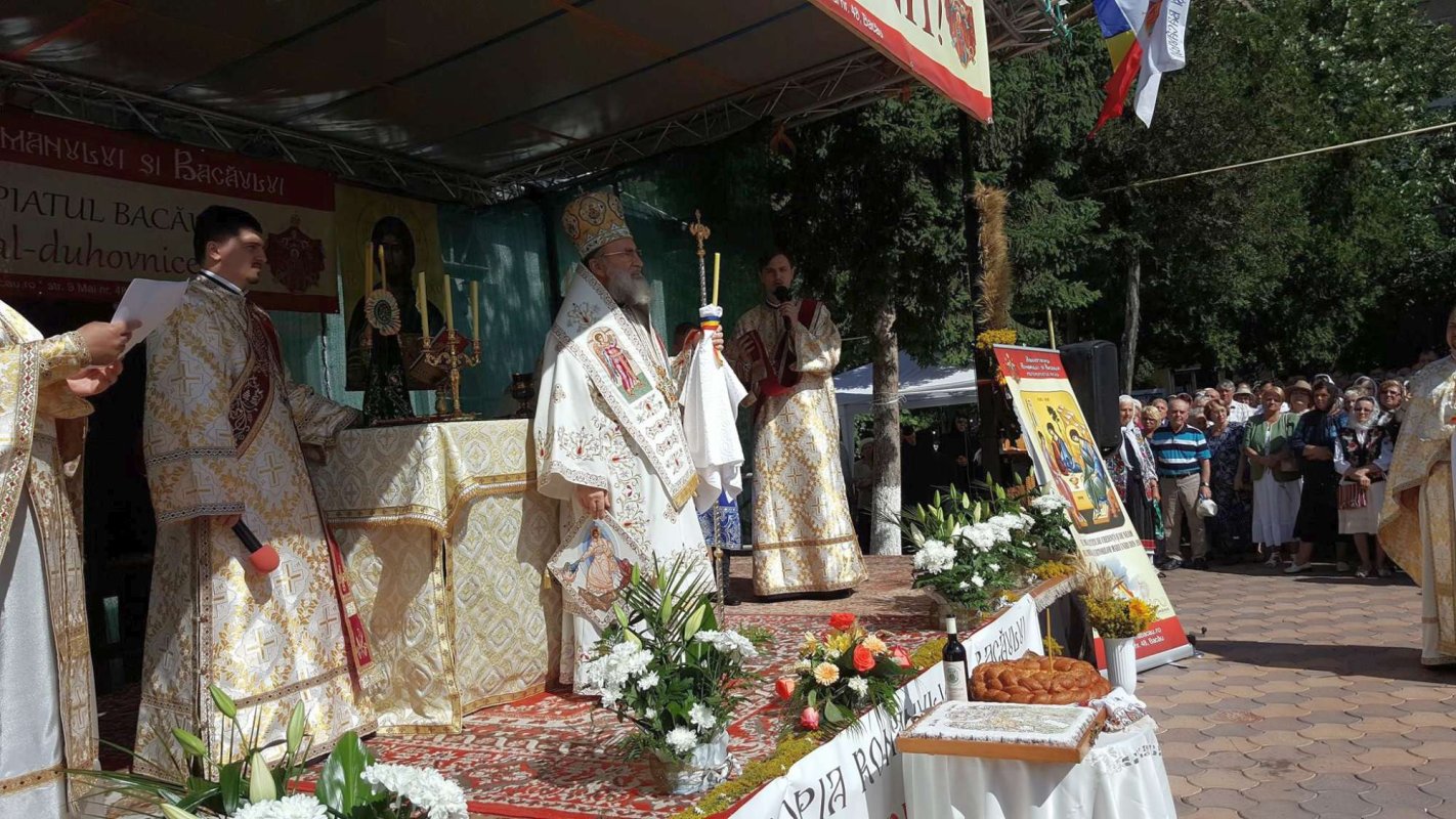 Manifestări religioase şi culturale în Parohia „Sfântul Ioan“ din Bacău 15844